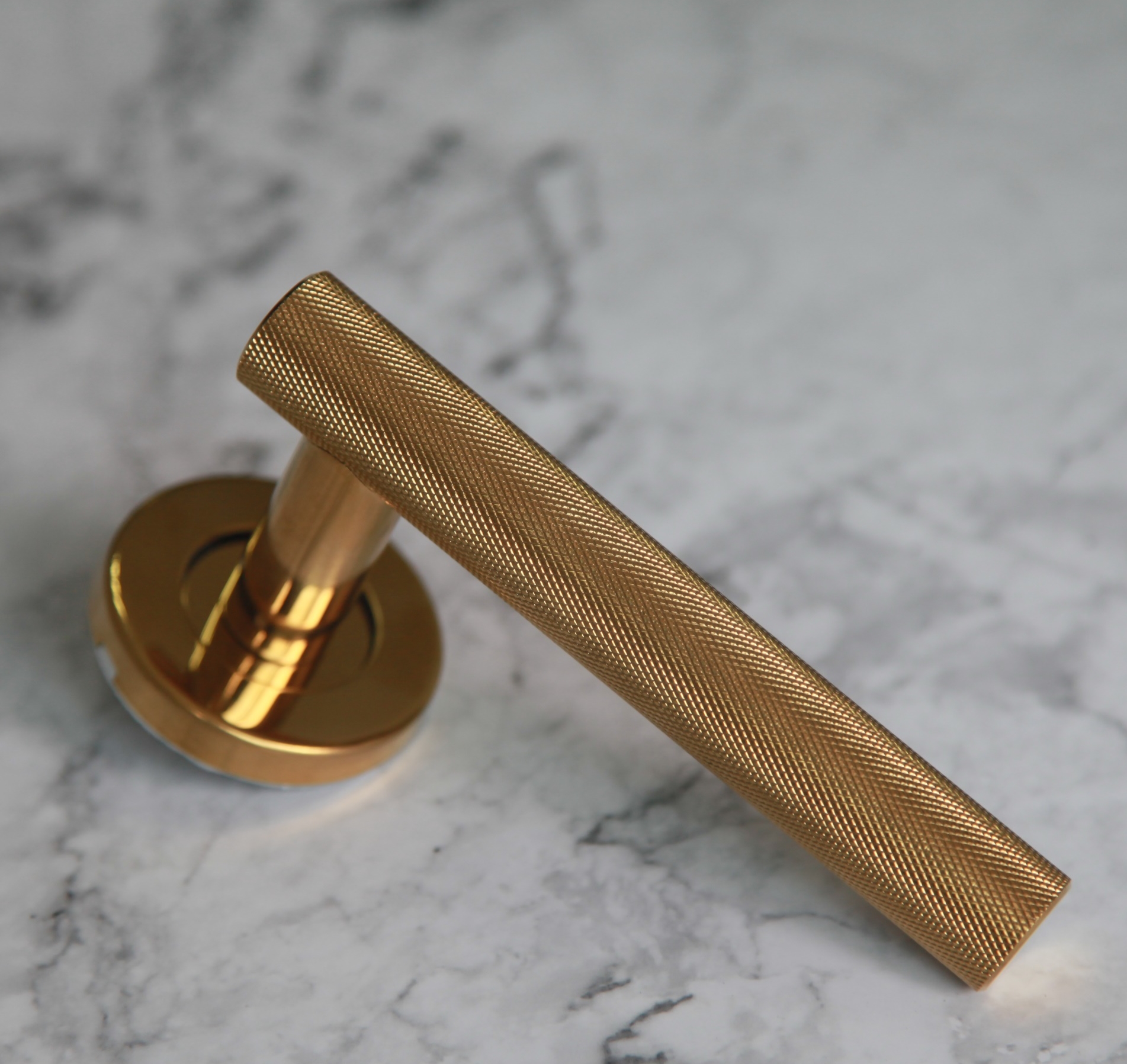 Knurling brass plated door handle