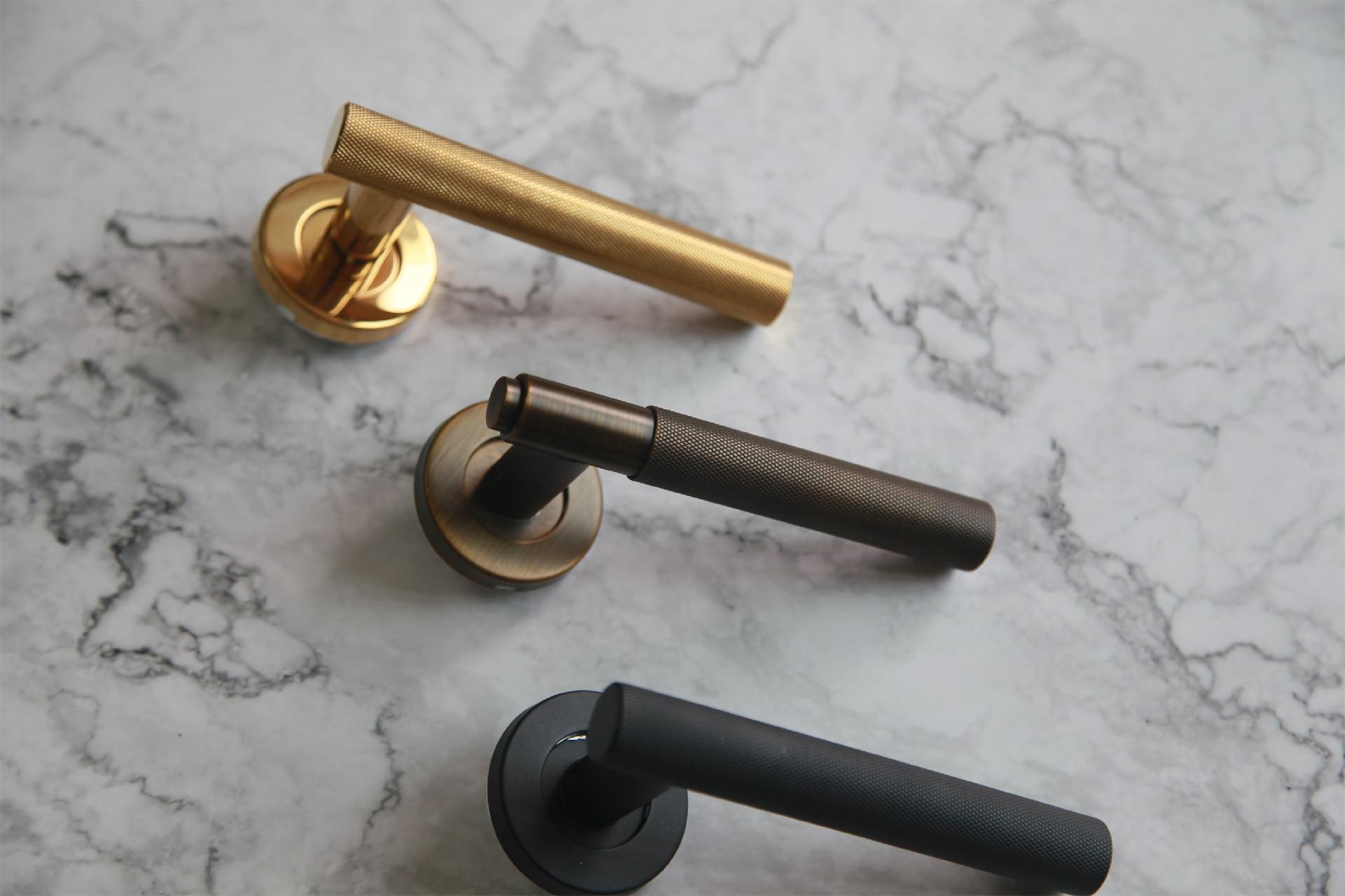 Knurling brass plated door handle