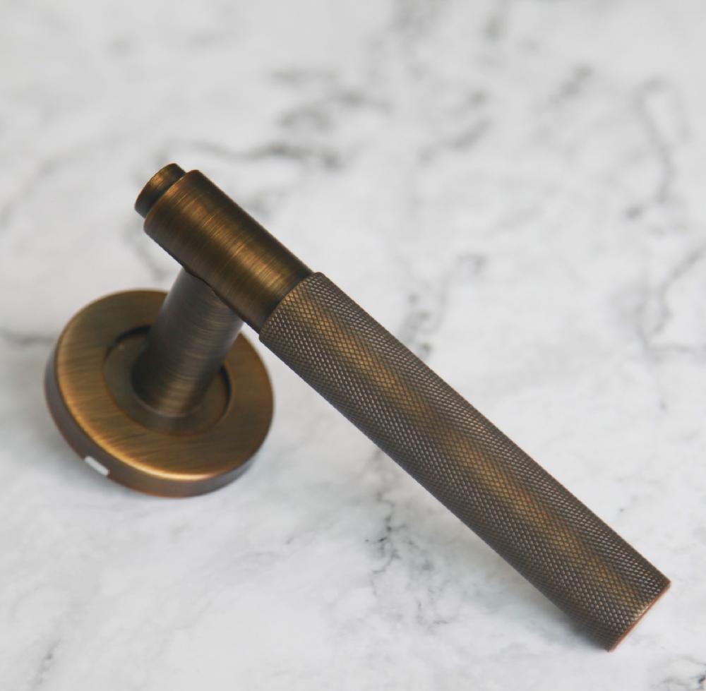 Knurling Antique brass door level handle